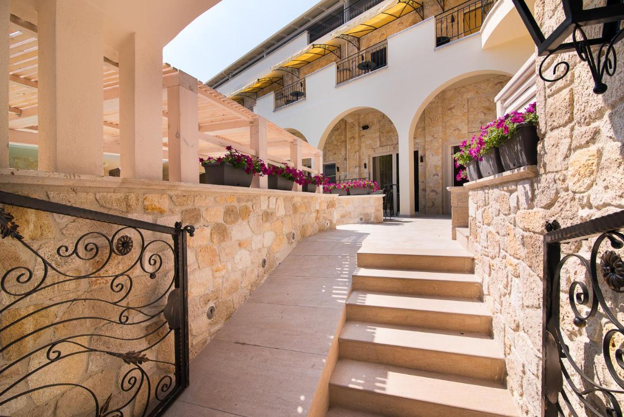 Neikos Mediterraneo Luxury Suites Chaniotis Extérieur photo